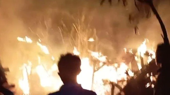 Foto: Minta Uang Rp2 Ribu ke Orang Tua tapi Tak Diberi, Pria di Bogor Bakar Rumah Tetangga  | Pifa Net