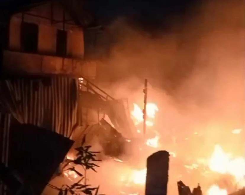 Foto: Kebakaran di Tanjung Raya, 5 Orang Meninggal 1 Orang Luka Bakar | Pifa Net