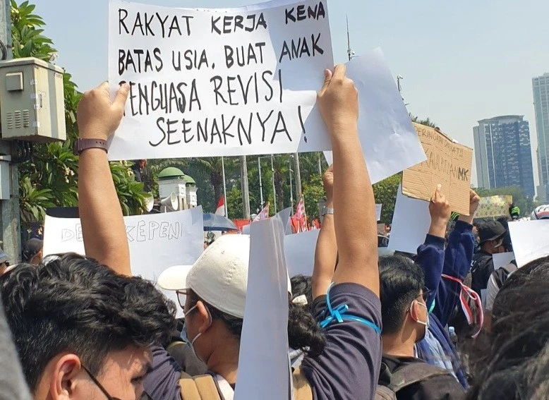 Foto: DPR RI Abaikan Putusan MK, Media Asing Soroti Dugaan Upaya Memuluskan Jalan Kaesang di Pilkada 2024 | Pifa Net