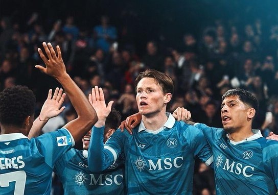 Foto: Napoli Ambil Alih Puncak Serie A, Persaingan Tiket Eropa Semakin Memanas | Pifa Net