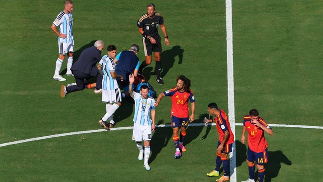 Foto: Messi Sempat Minta Cucurella Dikartu Merah, Wasit Bergeming di Final Piala Dunia 2026 | Pifa Net