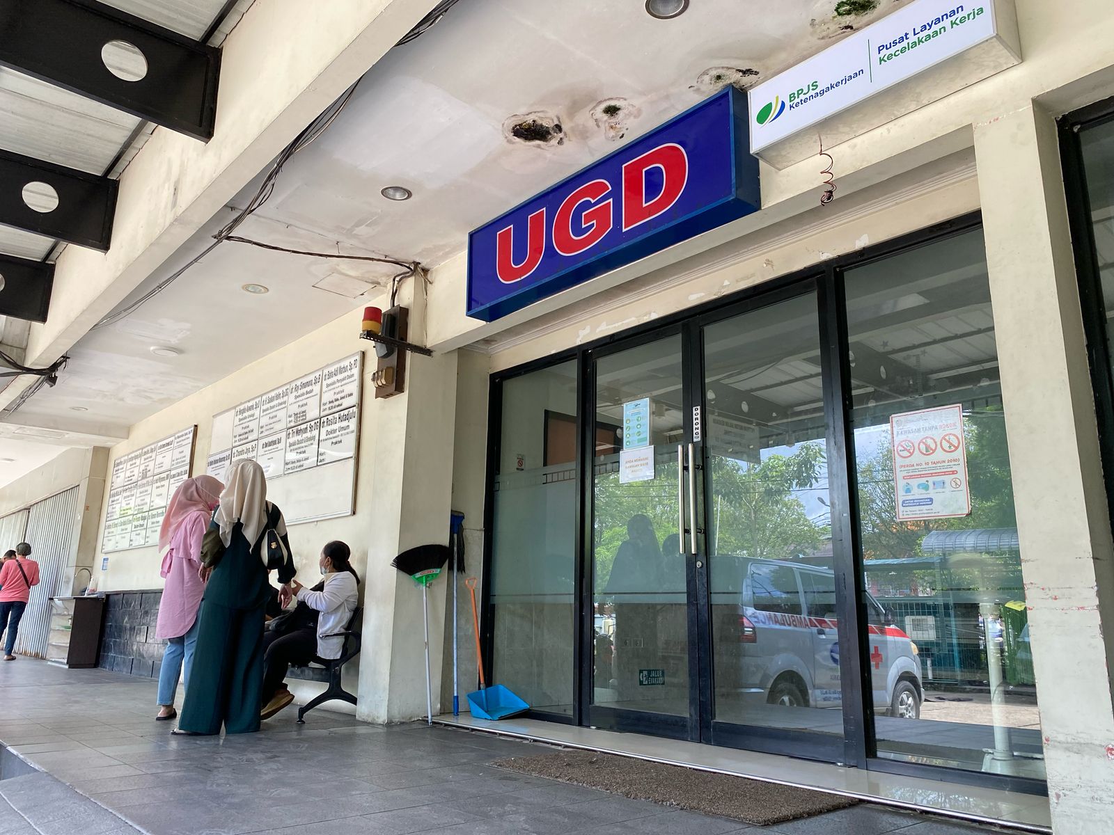 Foto: Tunggu Surat PHK dan Pesangon Usai RS ProMEDIKA Pontianak Ditutup | Pifa Net