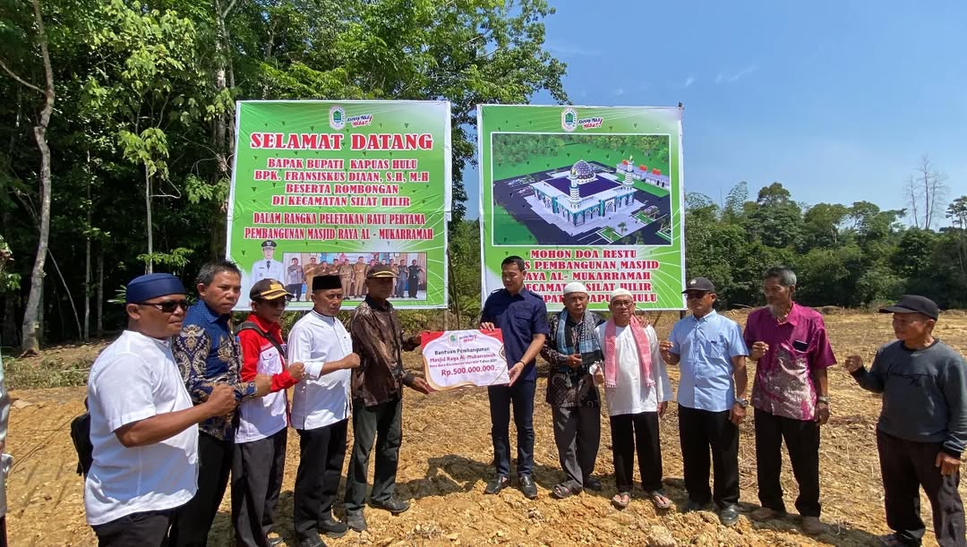 Foto: Pemkab Kapuas Hulu Hibahkan Dana Rp 500 Juta untuk Bangun Masjid Raya Al-Mukarramah | Pifa Net