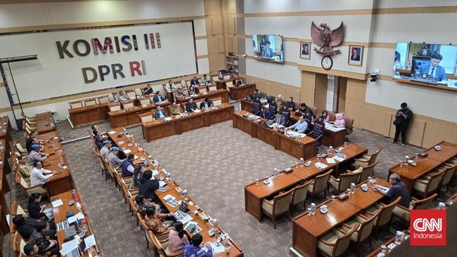 Foto: DPR Soroti Pelimpahan Kasus Air Keras Andrie Yunus ke Puspom TNI | Pifa Net
