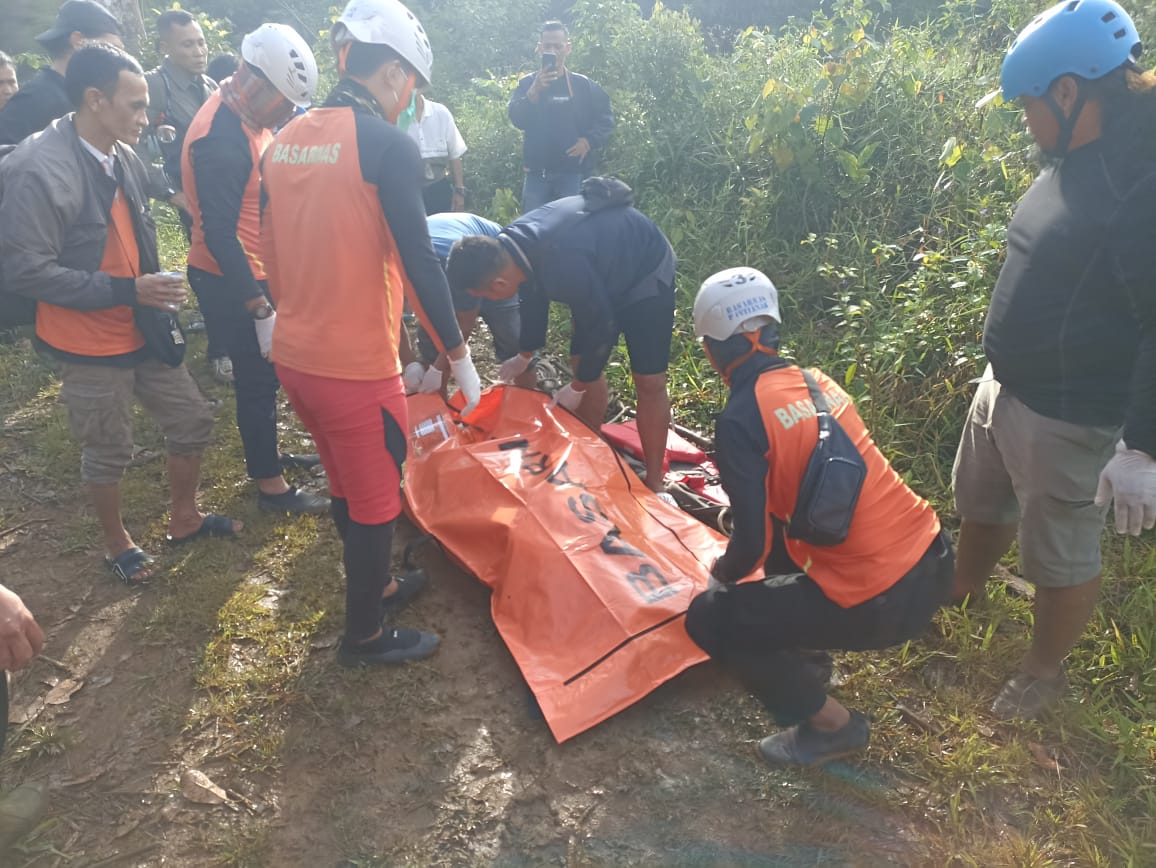 Foto: Wisatawan Air Terjun Riam Marum Dawar Bengkayang yang Terbawa Arus Ditemukan Meninggal | Pifa Net