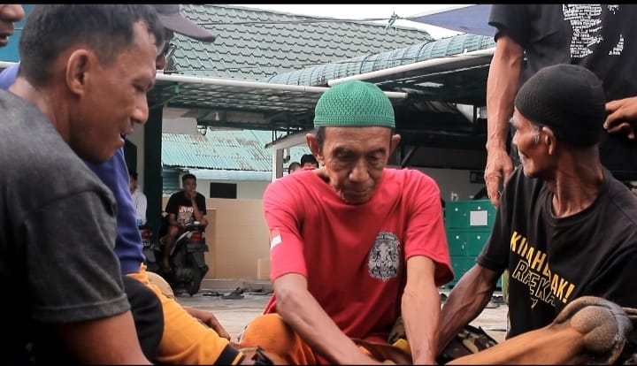 Foto: Di Usia Senja, Murni Bustami Tetap Teguh Jadi Penjagal Kurban di Pontianak | Pifa Net