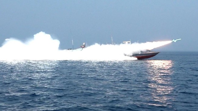 Foto: Iran Klaim Hantam Kapal Fregat AS dengan Rudal di Selat Hormuz, CENTCOM Beri Bantahan Keras | Pifa Net