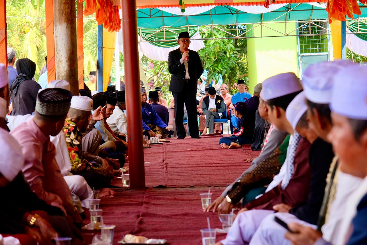 Foto: Sutarmidji Hadiri Acara Akikah di Sambas, Disambut Antusias dan Doa dari Warga | Pifa Net
