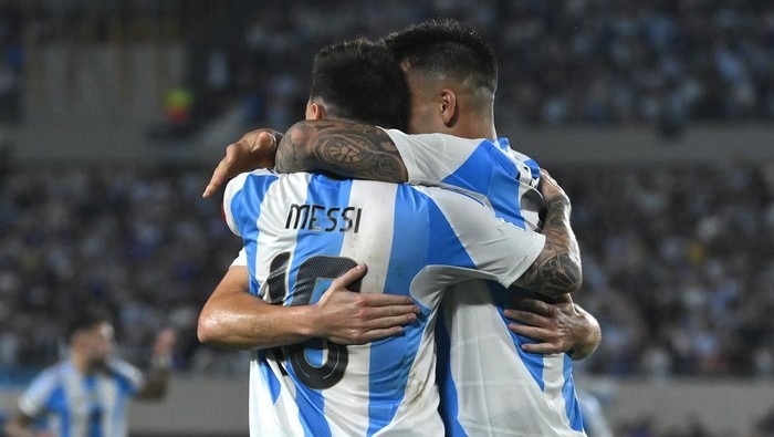 Foto: Messi Cs Menang Tipis, Argentina Kokoh di Puncak Klasemen | Pifa Net