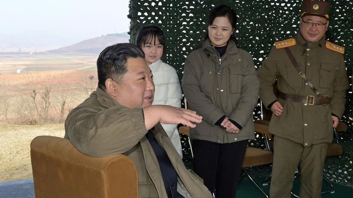 Foto: Kim Jong Un Kumpulkan 90 Ahli AI untuk Peretasan Siber | Pifa Net