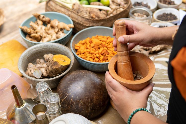 Foto: Ahli Herbal: Rempah dan Jamu Bantu Redam Efek Makanan Berlemak Saat Iduladha | Pifa Net