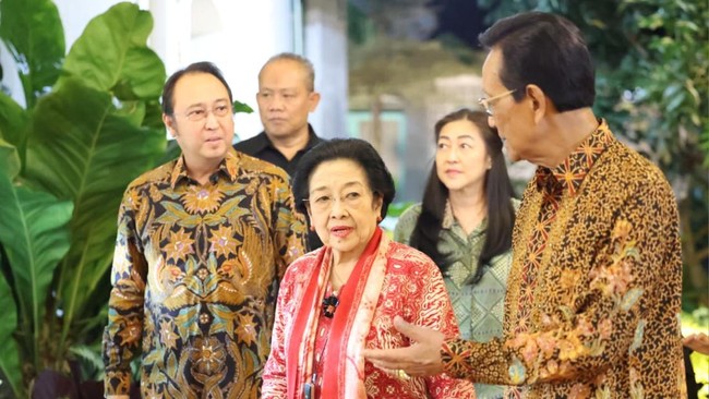 Foto: Sri Sultan HB X Terima Kunjungan Megawati di Kraton Yogyakarta, Pertemuan Hangat 3,5 Jam | Pifa Net