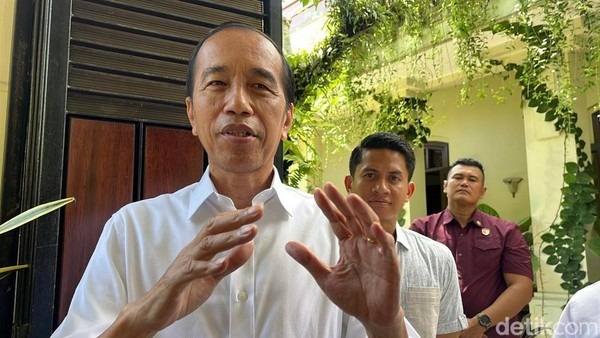 Foto: Jokowi Tegaskan Tak Wajib Tunjukkan Ijazah ke TPUA: Tak Ada Kewenangan Mereka Mengatur Saya | Pifa Net