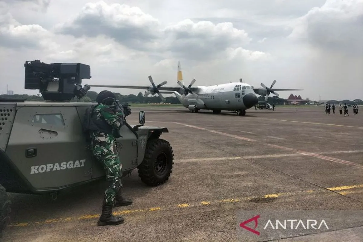 Foto: Evakuasi Penumpang Saudi Airlines di Bandara Kualanamu Usai Teror Bom, Kopasgat dan Jihandak Dikerahkan | Pifa Net