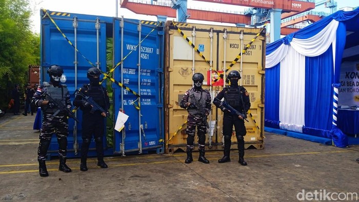 Foto: 20,3 Juta Batang Rokok Ilegal dari Kamboja Gagal Masuk ke Kalbar | Pifa Net