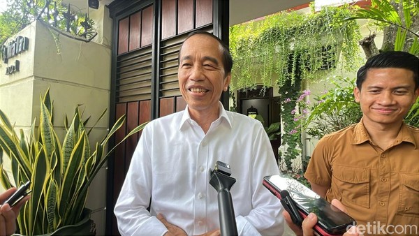 Foto: Jokowi Tegaskan Tak Ada Matahari Kembar: Matahari Itu Hanya Satu yaitu Presiden Prabowo Subianto | Pifa Net
