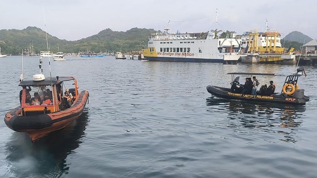 Foto: ABK Kapal Kargo Asal Vietnam Dievakuasi Basarnas di Perairan Pangkep | Pifa Net