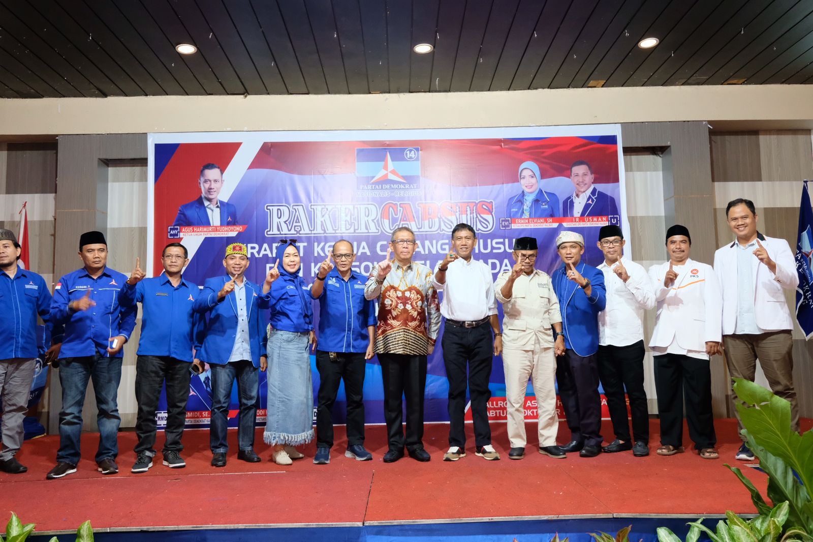 Foto: Farhan Ajak Masyarakat Ketapang Bersatu Menangkan Sutarmidji di Pilkada 2024 | Pifa Net