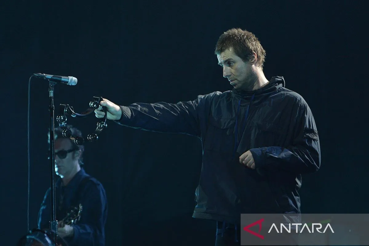 Foto: Oasis Resmi Reuni Lengkap Setelah 16 Tahun, Noel Gallagher Puji Liam di Atas Panggung | Pifa Net