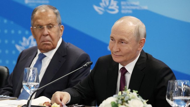 Foto: Putin Sebut Ada Peluang Akhiri Perang Ukraina, Kyiv Harap Ada Dinamika Baru | Pifa Net