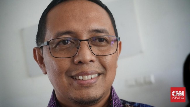 Foto: Hasan Nasbi: Pernyataan Prabowo Soal Warga Desa Tak Pakai Dolar adalah “Wisdom” | Pifa Net