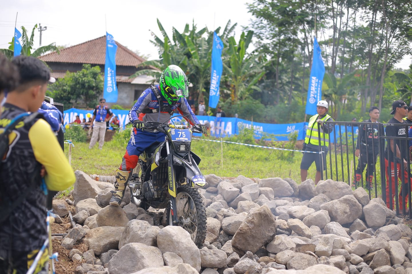 Foto: Shell BLU CRU Yamaha Enduro Challenge 2025 Dibuka di Kota Batu, Berpetualang di Alam Jalibar | Pifa Net