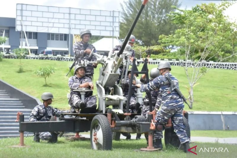 Arsip foto- Personel TNI AL mengerahkan senjata meriam pertahanan udara saat latihan di markas Kodaeral XIII, Rabu (4/3/2026) (ANTARA/Ho-Humas Koarmada RI)