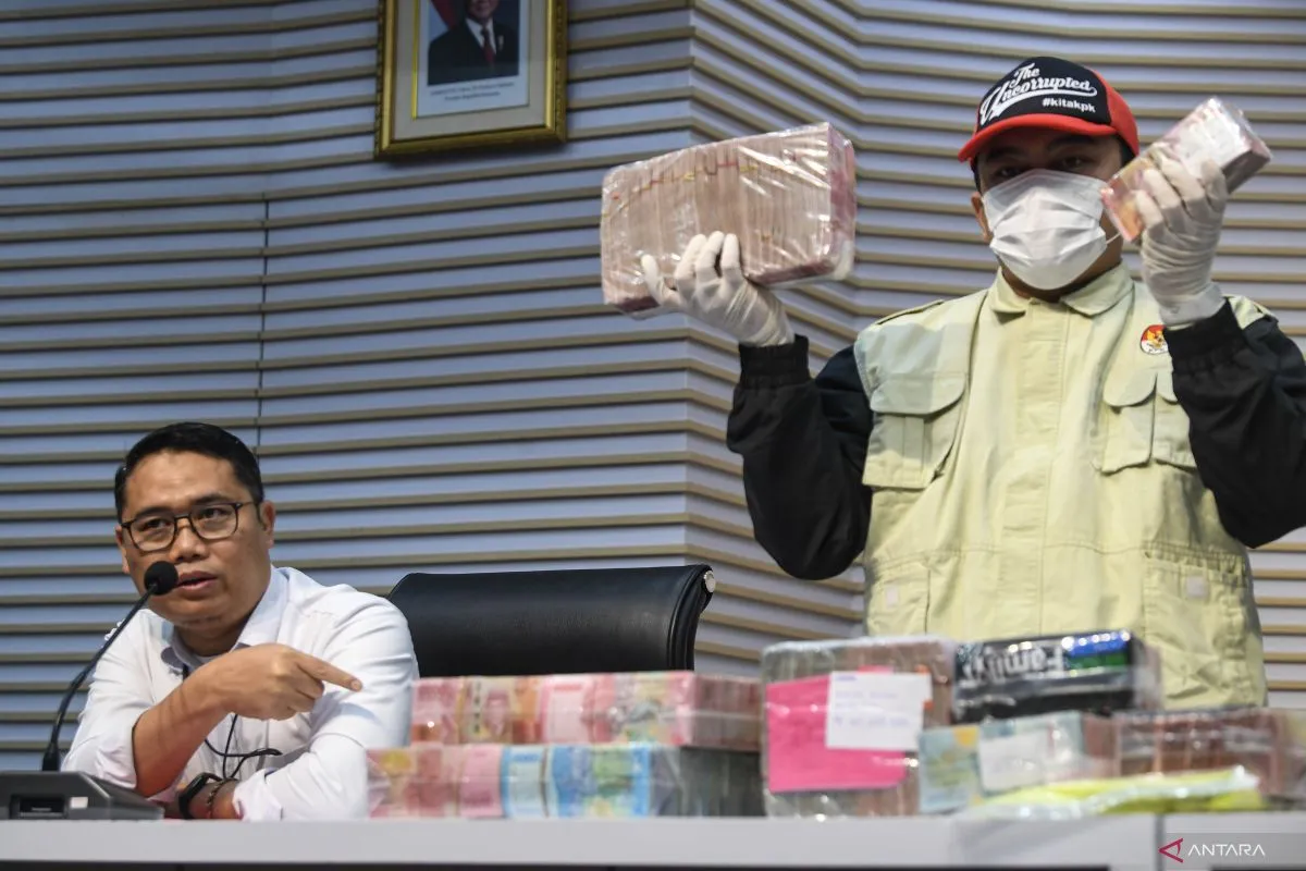 Foto: KPK Duga Wali Kota Madiun Maidi Nikmati Rp2,25 Miliar dari Pemerasan dan Gratifikasi | Pifa Net