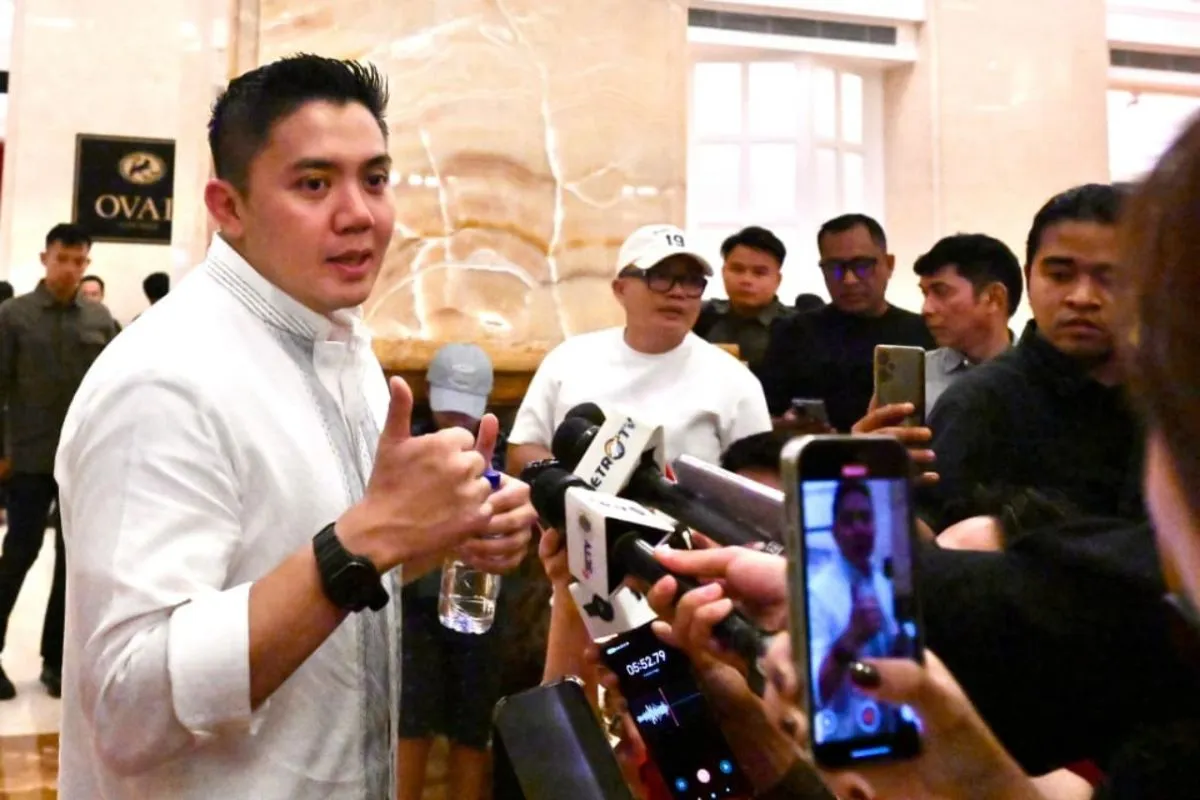 Sekretaris Kabinet Teddy Indra Wijaya menjawab pertanyaan wartawan di Medan, Sumatera Utara, Jumat (20/3/2026). (ANTARA/HO-BPMI Sekretariat Presiden)