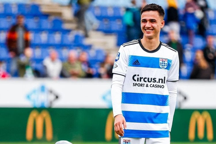 Foto: Tampil Impresif, Eliano Reijnders Main Penuh saat PEC Zwolle Hajar NAC Breda 3-1 | Pifa Net