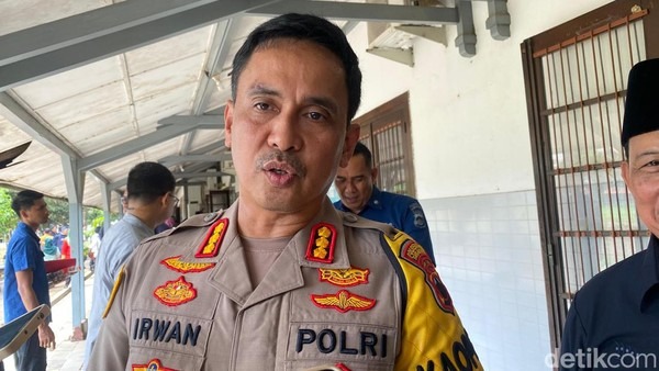 Foto: Kapolrestabes Semarang Siap Tanggung Jawab atas Kasus Penembakan Siswa SMK oleh Oknum Polisi | Pifa Net