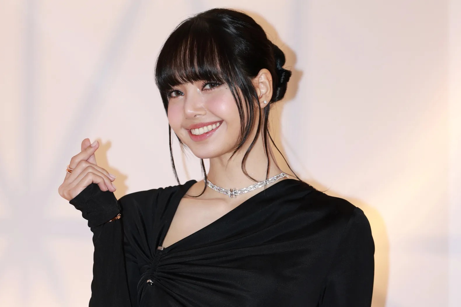 Foto: Cetak Sejarah untuk K-Pop, Lisa BLACKPINK Siap Tampil di Panggung Oscar 2025 | Pifa Net