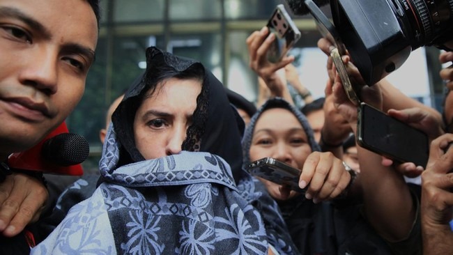 Foto: Bupati Pekalongan Fadia Arafiq Bantah OTT KPK, Klaim Tak Ada Barang Disita | Pifa Net