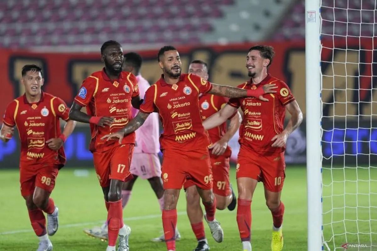 Foto: Trigol Maxwell Antar Persija Taklukkan PSBS 3-1 di Stadion Manahan | Pifa Net