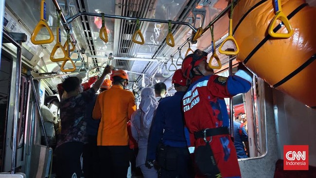 Foto:  Dasco: 29 Penumpang KRL Dievakuasi ke RS, Tiga Orang Meninggal | Pifa Net