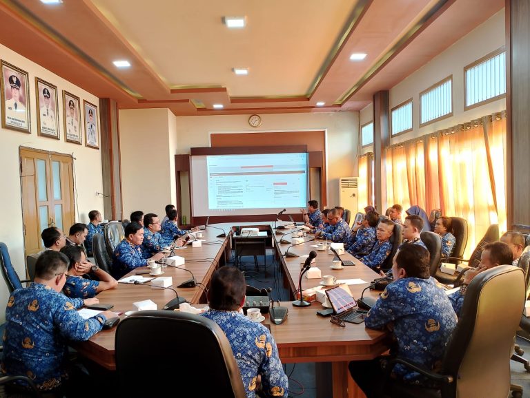 Foto: Sekda Kapuas Hulu Harap Rapat Hasil Pembahasan Desk Verifikasi MCP KPK 2024 Bantu Tingkatkan Transparansi | Pifa Net