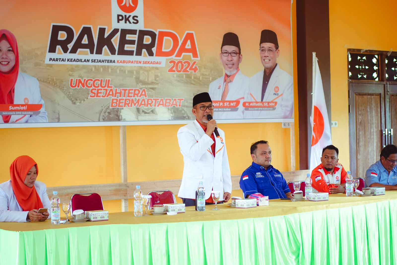 Foto: PKS Kalbar Serukan Kader All Out Menangkan Sutarmidji-Didi Haryono di Pilgub Kalbar 2024 | Pifa Net
