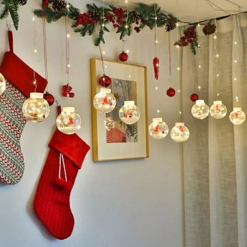 Foto: Natal Vibes On! Warga Pontianak Mulai Berburu Pernak-pernik Gemas | Pifa Net