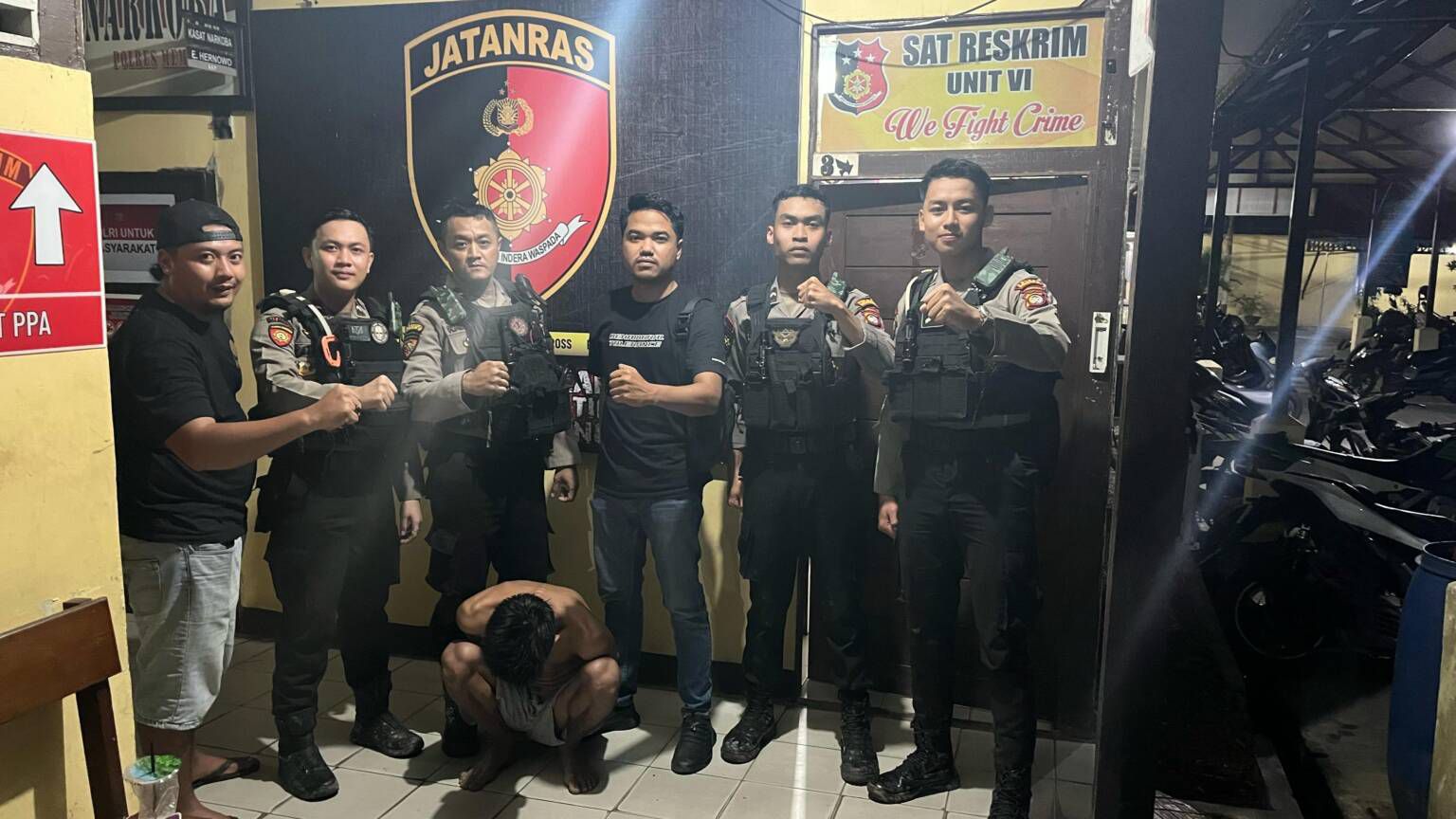 Foto: Mabuk Lem, Anak di Mempawah Tusuk Ayah Kandung | Pifa Net