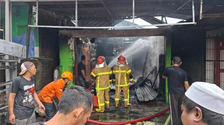 Foto: Kebakaran Ludes Bengkel Motor di Moga Pemalang Akibat Puntung Rokok Sembarangan | Pifa Net