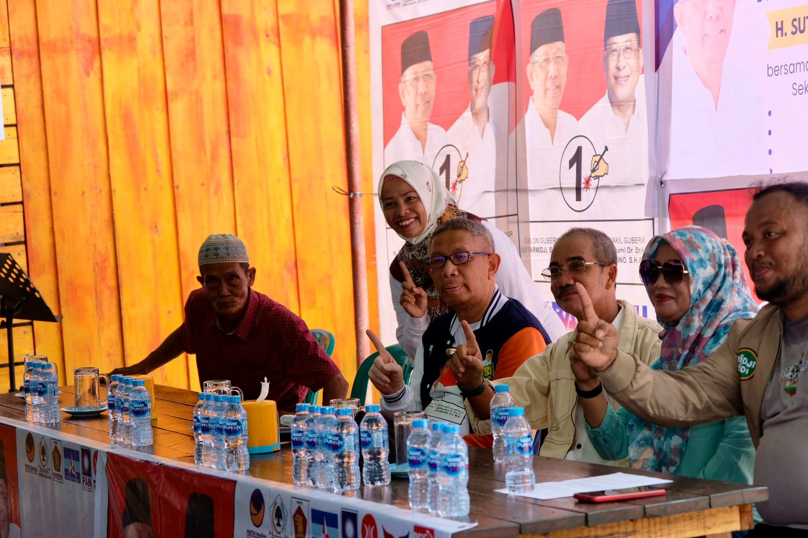 Foto: Antusiasme Membara! Relawan Midji-Didi di Sanggau Siap Tempur di Pilkada Kalbar 2024 | Pifa Net