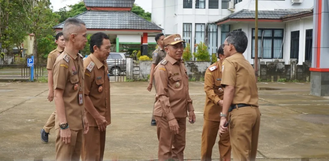 Foto: Wabup dan Sekda Kapuas Hulu Lakukan Sidak ke Sejumlah OPD Pelayanan Publik | Pifa Net