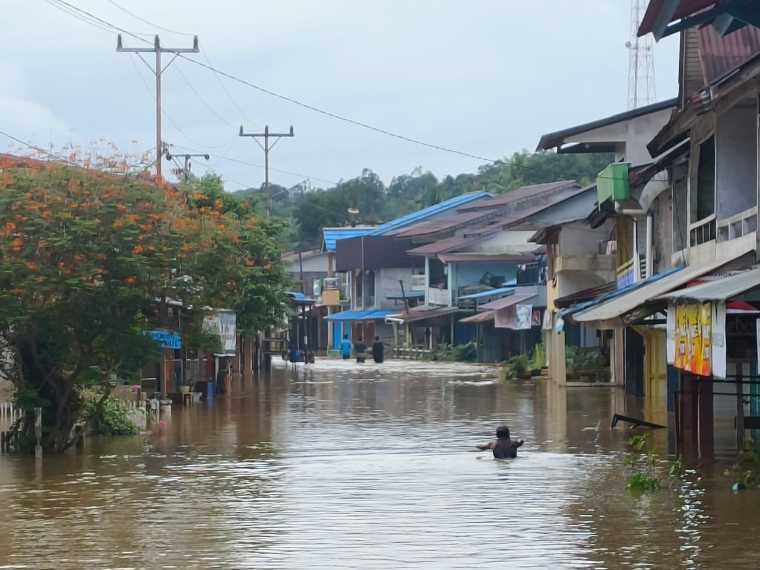 Foto: Banjir Melanda Desa Darit, Puluhan Rumah Terendam Hingga 80 Centimeter | Pifa Net