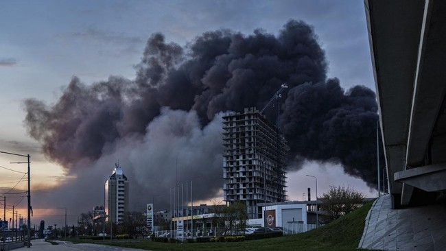 Foto: Eskalasi Perang Drone: Ukraina Gempur Kapal Perang dan Tanker Minyak Rusia, 5 Orang Tewas | Pifa Net