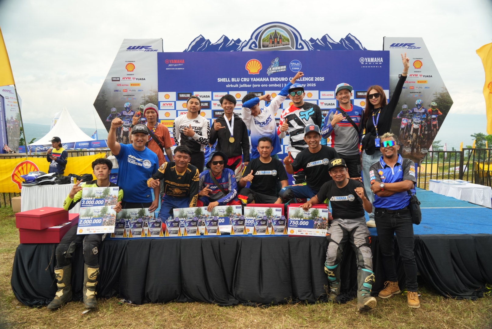 Foto: Rekor Baru Starter SHELL BLU CRU Yamaha Enduro Challenge, Ribuan Penonton Tumpah Ruah di Jalibar | Pifa Net