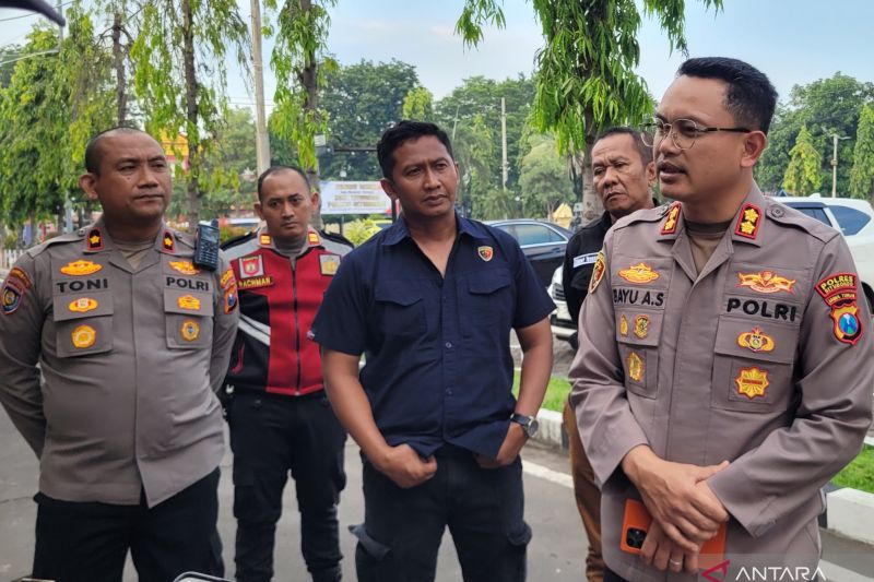 Foto: Ledakan Serbuk Petasan Hancurkan Rumah di Situbondo, Satu Tewas dan Enam Luka Parah | Pifa Net
