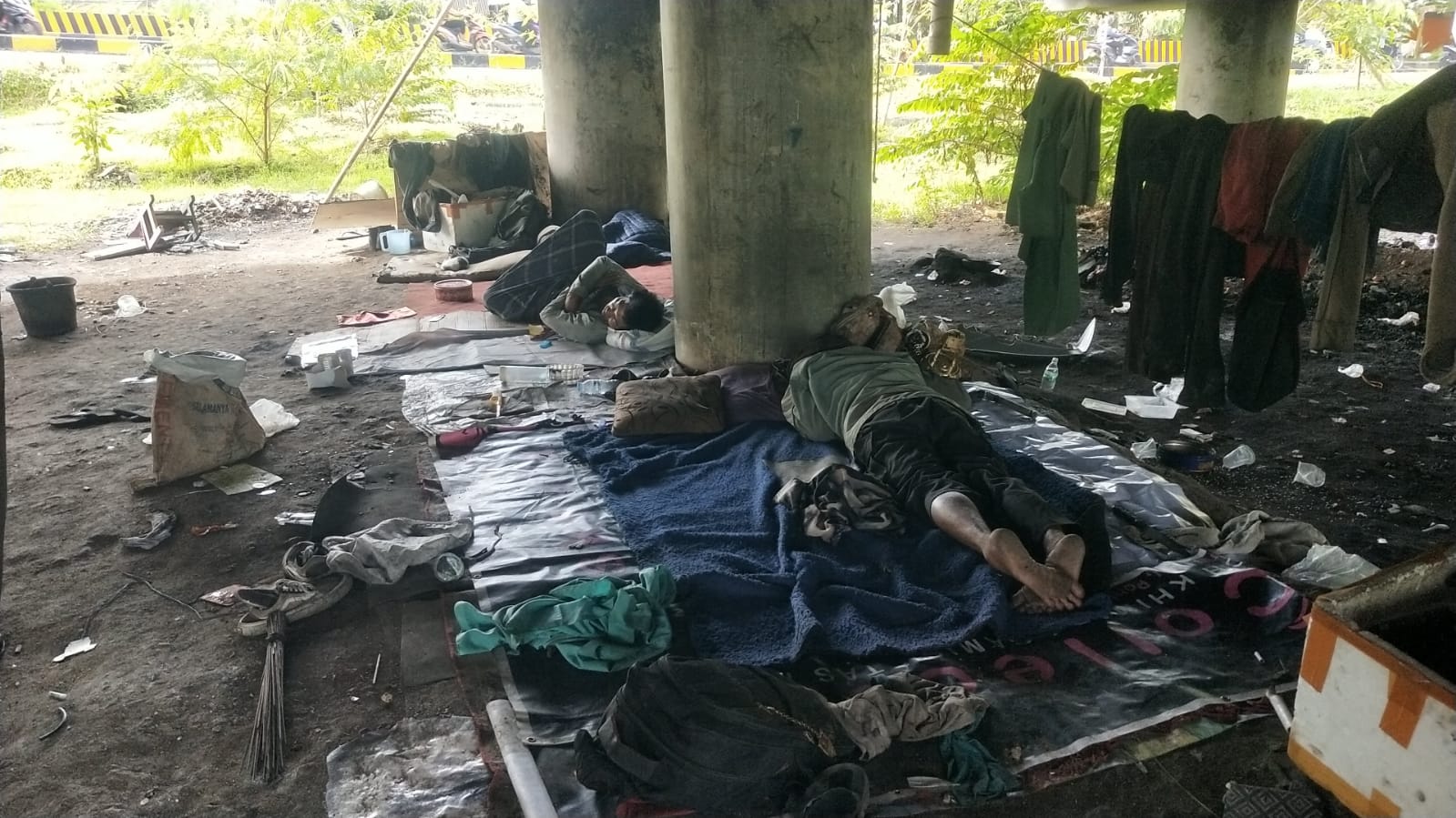 Foto: Satpol PP Pontinak Telah Tangani Gelandangan yang Tinggal di Bawah Jembatan Duplikasi Kapuas 1 | Pifa Net