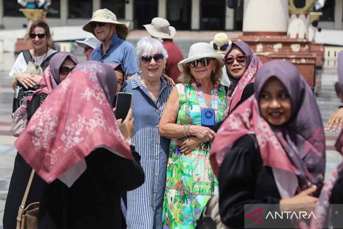 Foto:  Tips Introvert Berwisata Bareng Orang Asing, Ini Cara Mudah Memulai Percakapan | Pifa Net