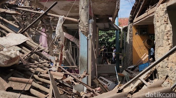 Foto: Ledakan di Pamulang Hancurkan Tiga Rumah, Empat Warga Luka-Luka | Pifa Net