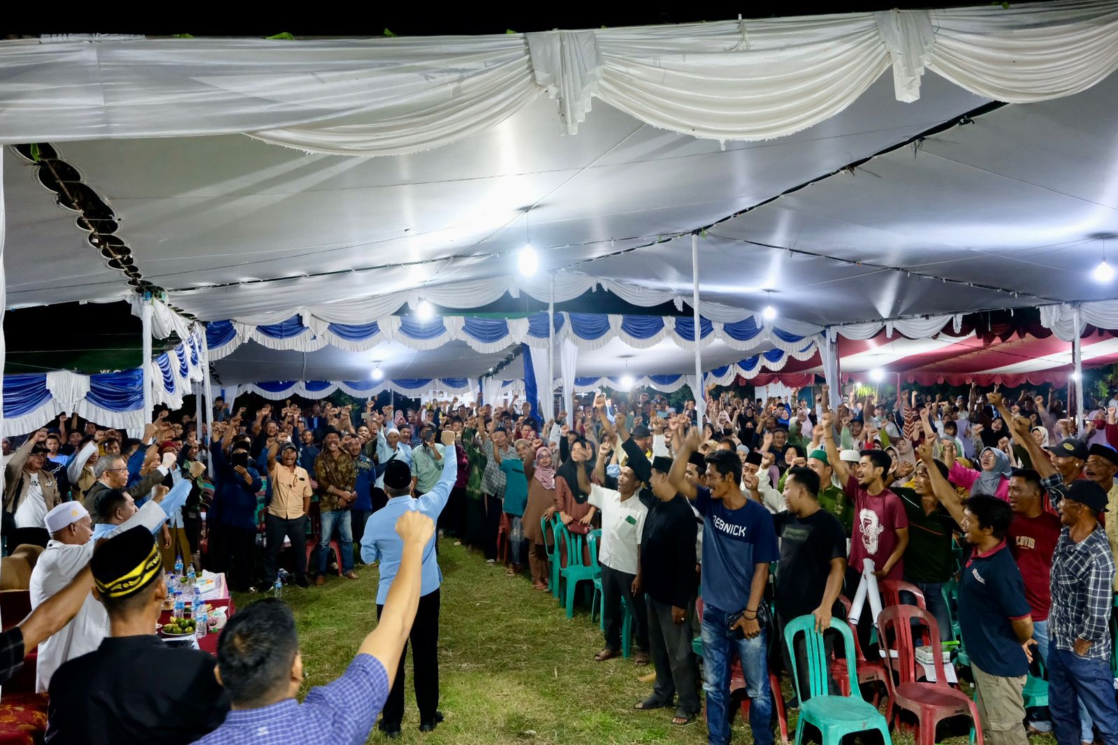 Foto: Sutarmidji Hadiri Kampanye Dialogis dan Pengukuhan Relawan Kayong Betuah, Junaidi Ajak Dukung Penuh Midji-Didi | Pifa Net